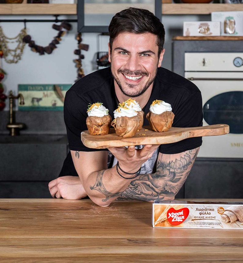 Αλμυρά Cupcakes με Χωριάτικο Φύλλο Ολικής από τον Άκη Πετρετζίκη
