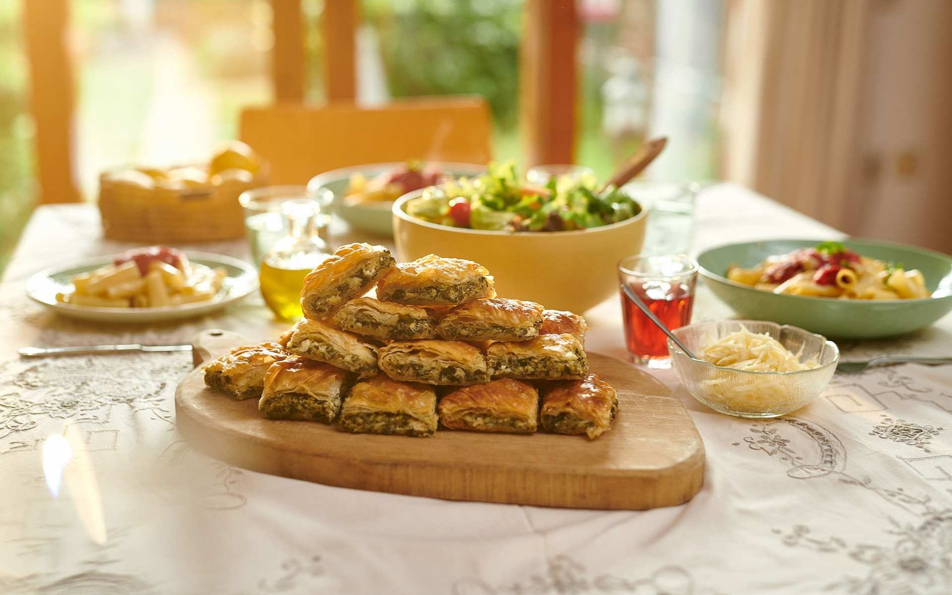 Χορευτή Πίτα με σπανάκι, μυζήθρα, πράσο και φέτα Χρυσή Ζύμη