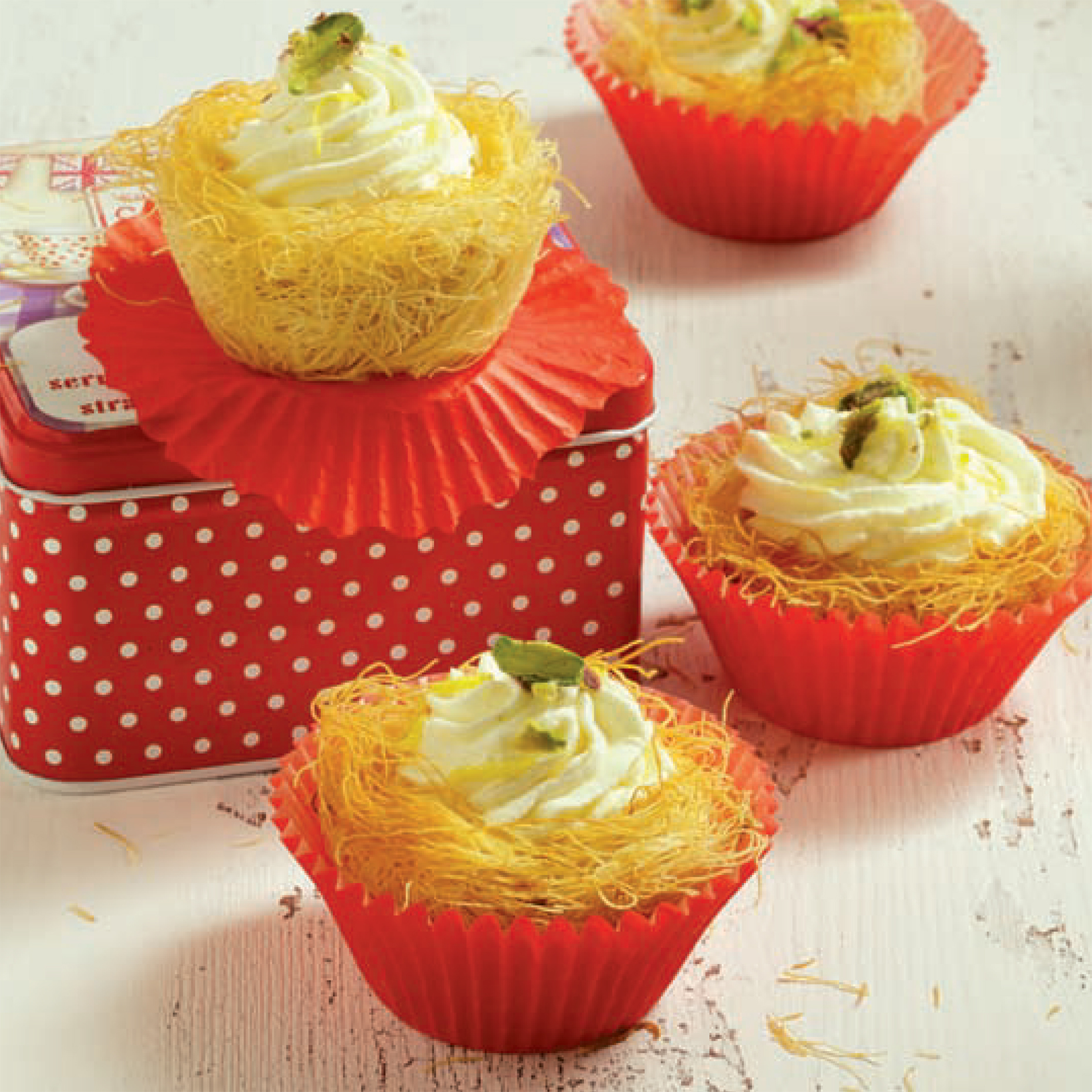 Cupcakes με Κρέμα Λεμονιού με Καταΐφι Χρυσή Ζύμη
