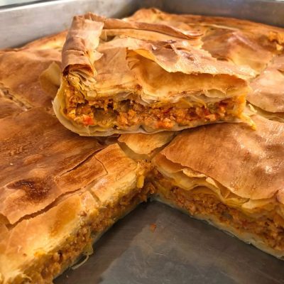 Κιμαδόπιτα με Κιμά Κοτόπουλο και Μπαχαρικά σε Χωριάτικο Φύλλο Χρυσή Ζύμη
