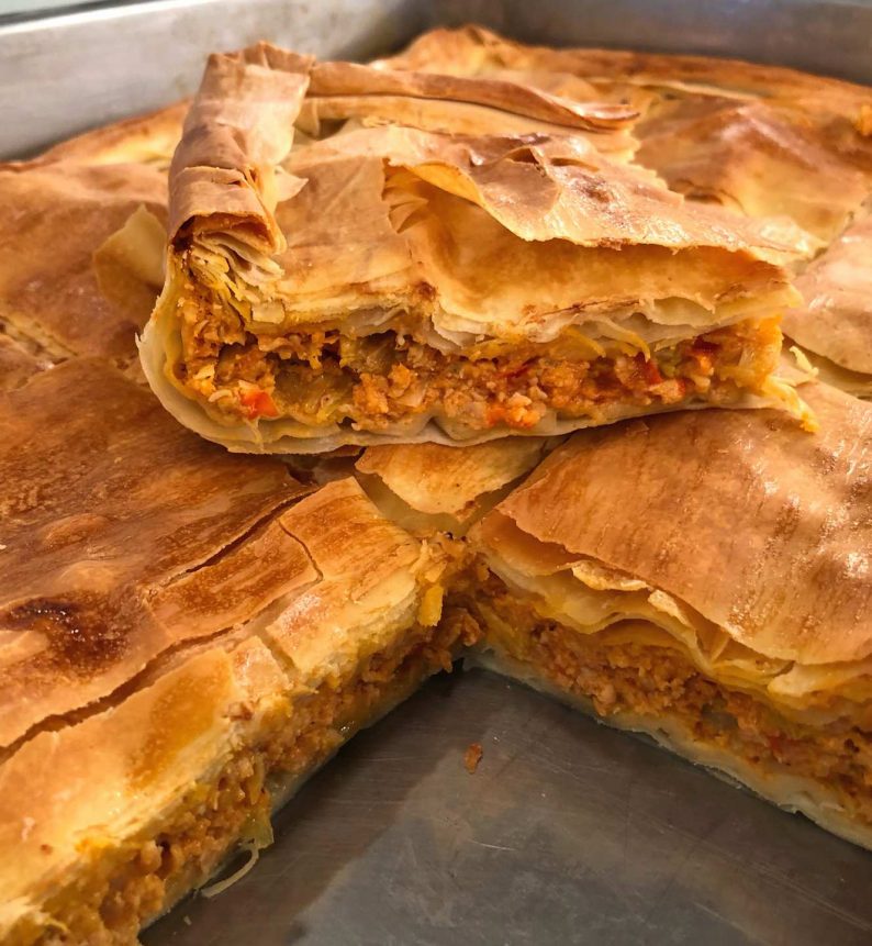 Κιμαδόπιτα με Κιμά Κοτόπουλο και Μπαχαρικά σε Χωριάτικο Φύλλο Χρυσή Ζύμη