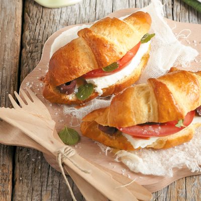 Croissants βουτύρου Χρυσή Ζύμη με Φέτα, Τομάτα και Ελιά