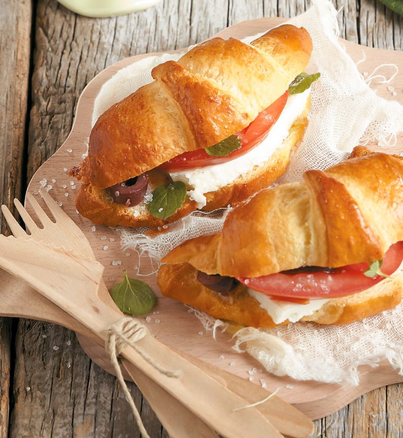 Croissants βουτύρου Χρυσή Ζύμη με Φέτα, Τομάτα και Ελιά