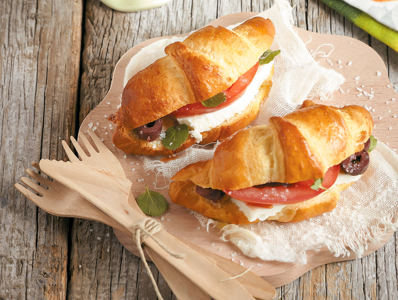 Croissants βουτύρου Χρυσή Ζύμη με Φέτα, Τομάτα και Ελιά
