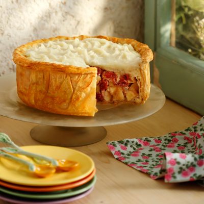 Πίτα με crumble απο μπισκότα digestive, μήλα και κεράσια